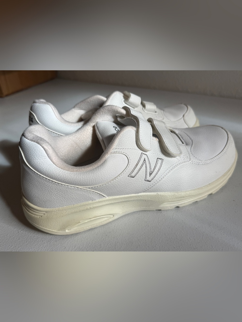 New Balance Men’s 674 White Comfort Walking Shoes Size 10 2E Wide MW674HVW